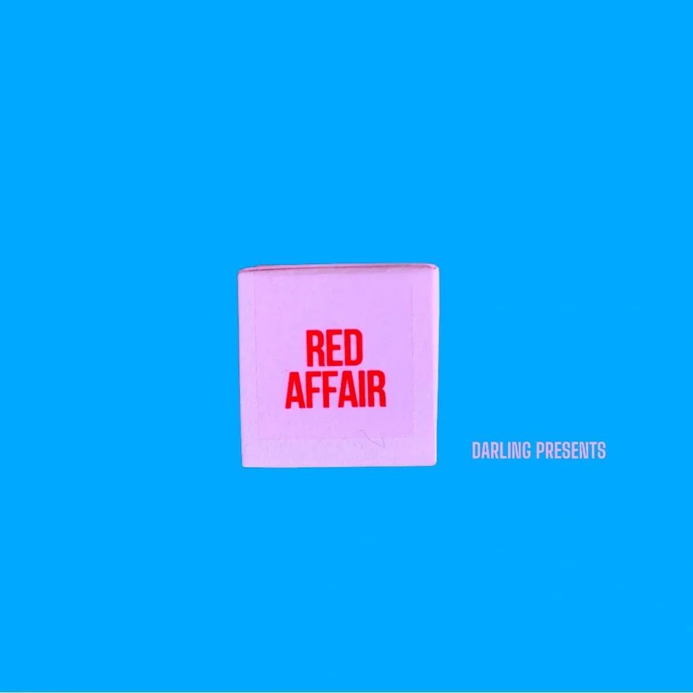 Jeffree Star Velvet Trap Matte Lipstick Unisex Color Red Affair